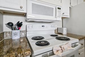 Maravilla Breeze: Tranquil Retreat with Stunning Views