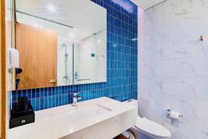 Halong Cozy Stay - Sea View Apartment