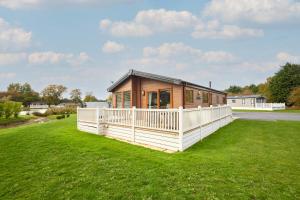 Kinship Lodge with Hot Tub