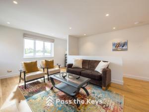 Pass the Keys Spacious Newly Renovated Flat in Charming Village