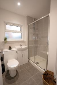 Black Friday Special! Modern Bright Two Bedroom City Centre Stay - Arboretum Retreats