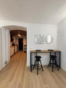 Gojdu Studio by the River