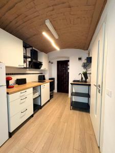 Gojdu Studio by the River