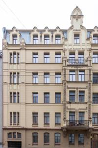 Affordable City Centre Studio next to JRT