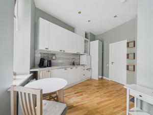 Affordable City Centre Studio next to JRT