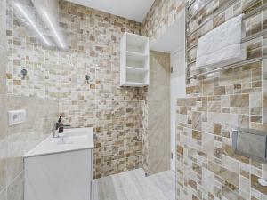 Affordable City Centre Studio next to JRT