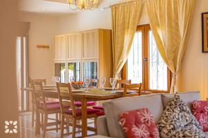 Villa Alamito by Abahana Villas