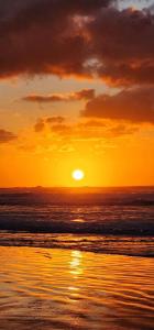 Apto 2 dorms, suíte, 82 m2, a 90 metros da praia Vila Tupy, Praia Grande-SP