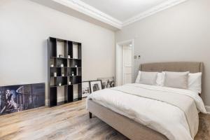 Three bedroom Duplex flat in Sloane Square w communal garden