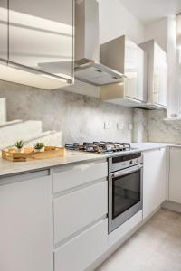 Three bedroom Duplex flat in Sloane Square w communal garden