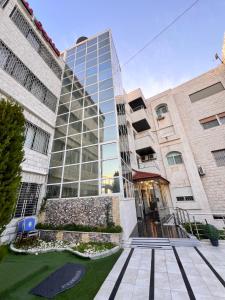 Al-Farouq Suites