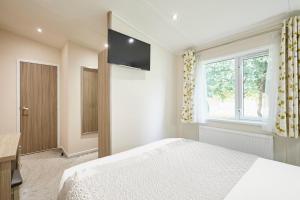 Reynards Retreat Lodge with Hot Tub