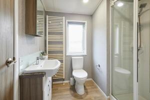 Reynards Retreat Lodge with Hot Tub