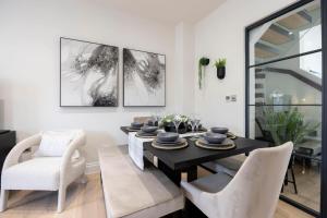 Elliot Oliver - Stunning 4 Bedroom Home with Parking in Cheltenham