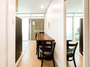 corner 1BR unit with city view Avant at The Fort