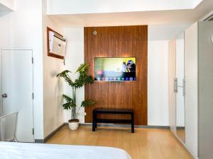 corner 1BR unit with city view Avant at The Fort