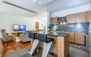 UN Accredited 2br3BedsPoolGymFullPower Backup70inchTv