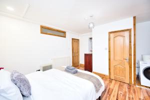 Modern 1Bed, 2 Min to Tube & DLR in London E3