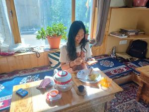 Streamside Homestay-Kharu