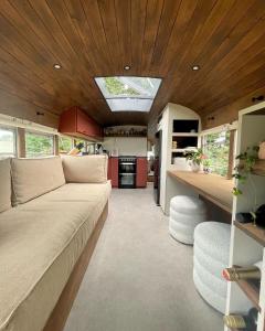 Unieke overnachting in Amerikaanse Schoolbus