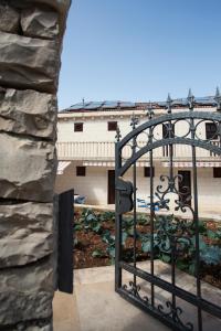 Apartments with a parking space Pucisca, Brac - 756