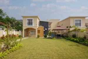 SaffronStays Aravilla