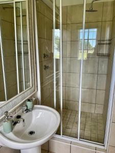 Cozy Cottage in idyllic greenery