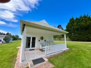 Cozy Cottage in idyllic greenery
