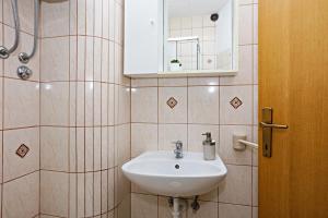 Apartments by the sea Sparadici, Sibenik - 24118