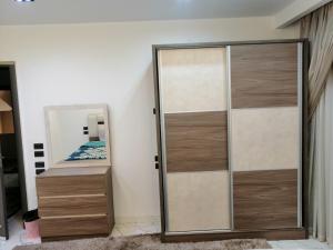 شقة فندقية بغرفتين قرب مول مصر وميدان جهينة