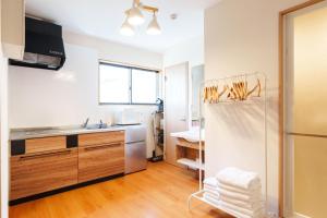 Just a short walk 心斎橋 Glico Sign 1min 道頓堀30-second 黒門市場 難波駅 Dotonbori Guesthouse 竹の阁