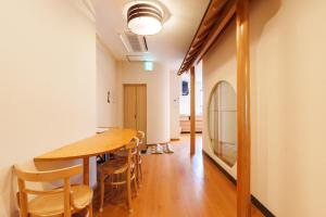 Just a short walk 心斎橋 Glico Sign 1min 道頓堀30-second 黒門市場 難波駅 Dotonbori Guesthouse 竹の阁