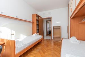 I-Host Apartment - Plana 43