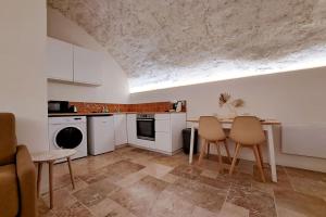 Atypical studio Old town Villeune-Loubet - BENAKEY