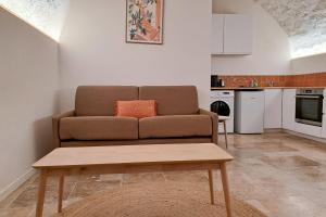 Atypical studio Old town Villeune-Loubet - BENAKEY