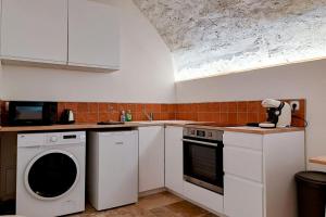 Atypical studio Old town Villeune-Loubet - BENAKEY