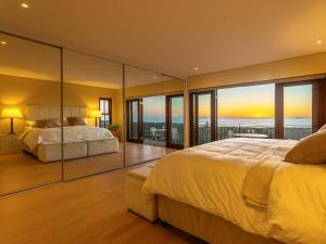 Luxury beachfront villa Cape Town - Sunset Beach