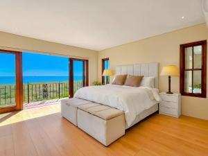 Luxury beachfront villa Cape Town - Sunset Beach