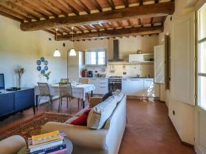 Apartment With Terrace And Pool Near Lucca