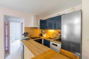 Beautiful beach apartment within walking distance