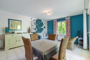 Beautiful beach apartment within walking distance