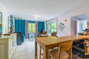 Beautiful beach apartment within walking distance