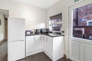 LuxeVille I Serene 3BR Apartment with Private Courtyard I LongTerm RatesI ParkingI WiFi