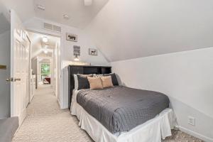 Relax & Explore Waterfront Crawford Lake Cottage 4878