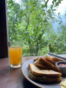 Homestay with Book Cafe in Jibhi