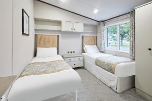 Brackencroft Lodge with Hot Tub