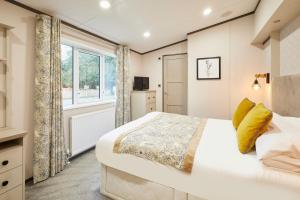 Brackencroft Lodge with Hot Tub