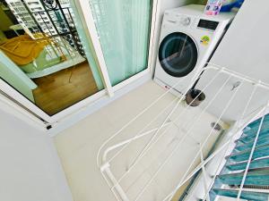 Downtown, Cozy 1BR, 48sqm, Middle of ThongLo, High Floor, Pool, Gym, Fast Wifi