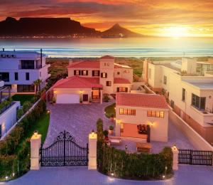 Luxury beachfront villa Cape Town - Sunset Beach