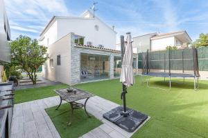 Fantástica casa en alquiler con piscina en Vilanova i la Geltrú